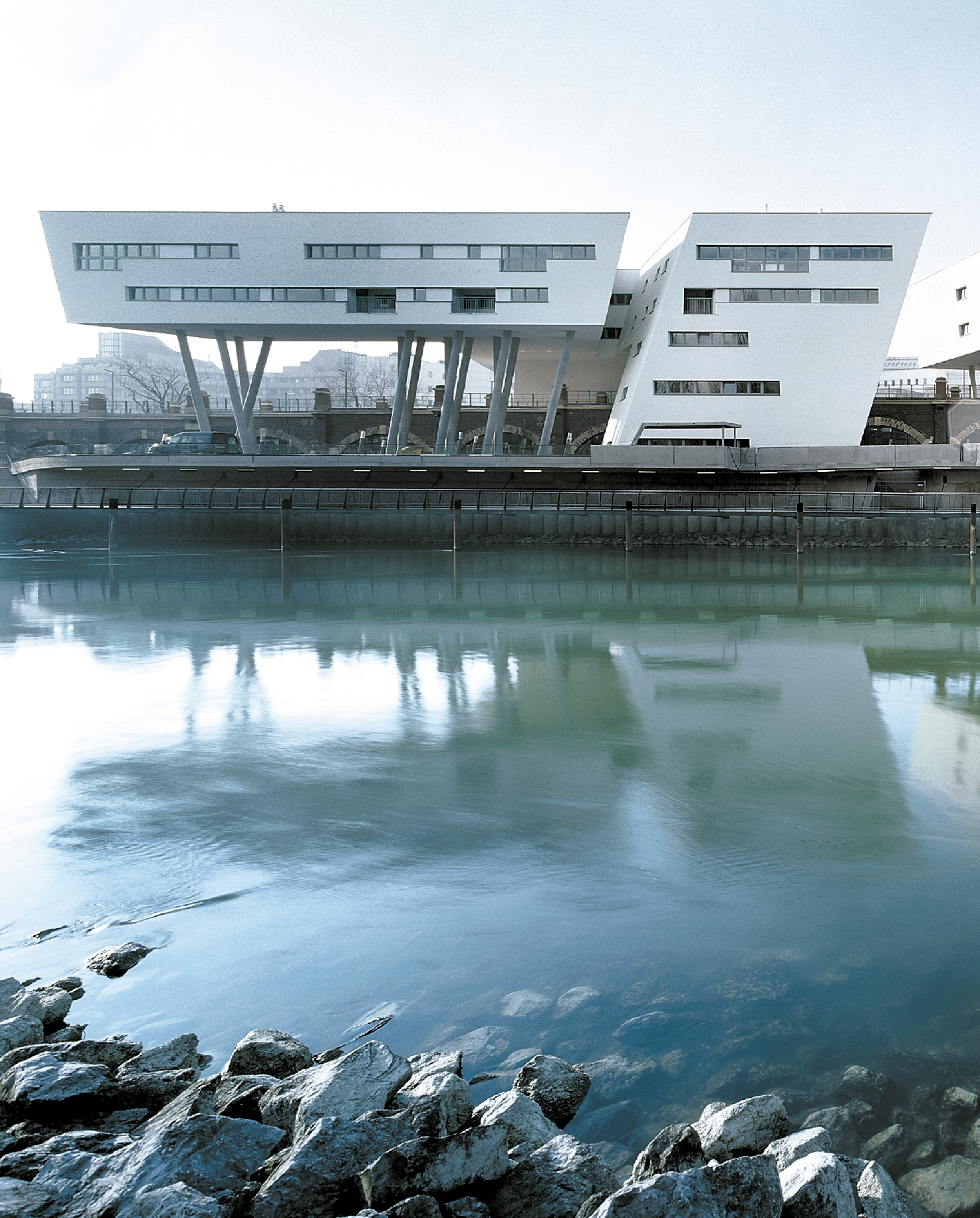 Blocks over a Viaduct, Vienna - Zaha Hadid Architects | Arquitectura Viva