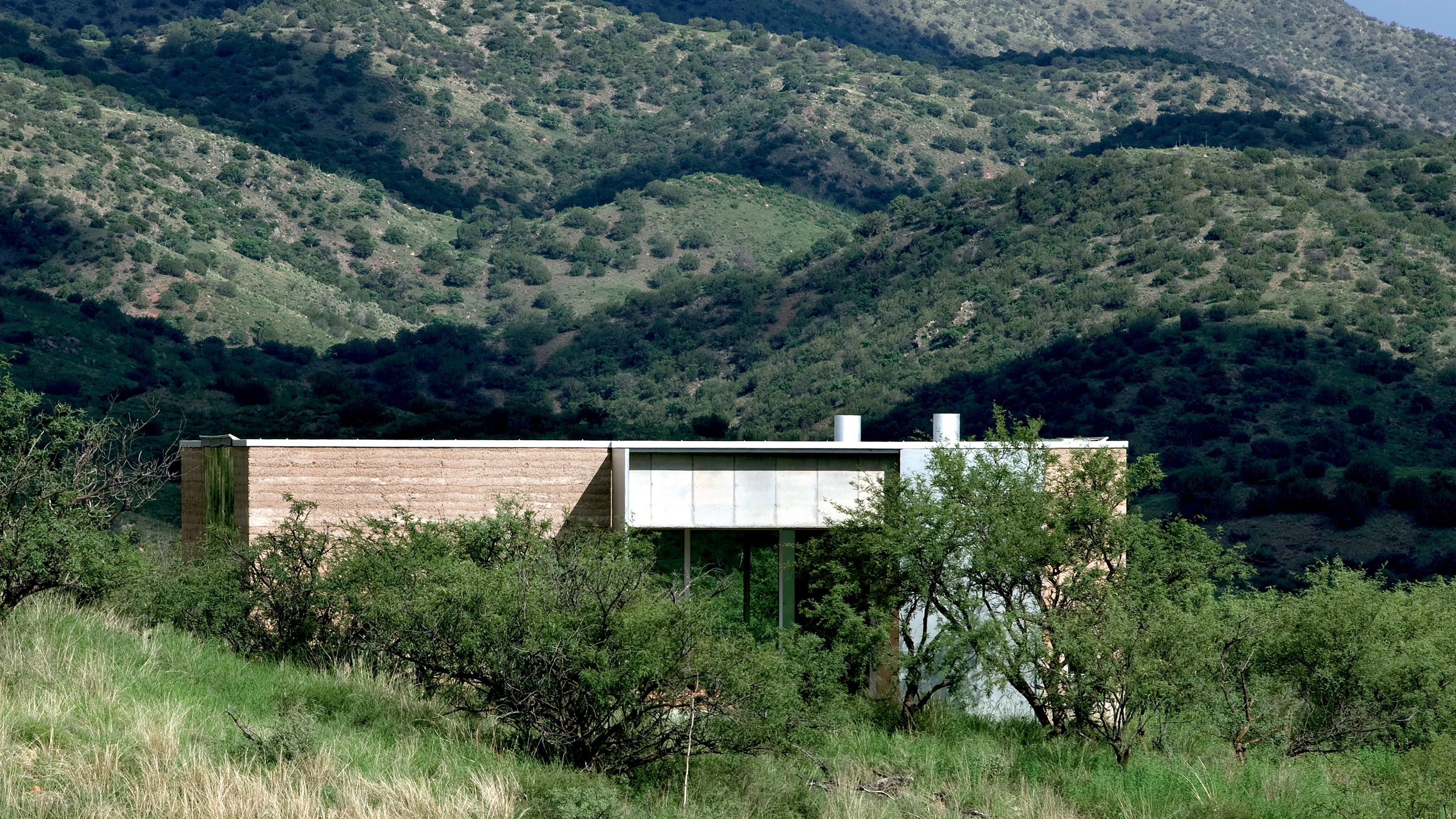 Las casas prefabricadas italianas que sirven como refugio en la montaña