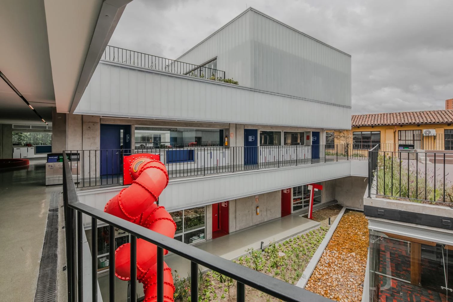 Ampliación del Colegio Helvetia en Bogotá