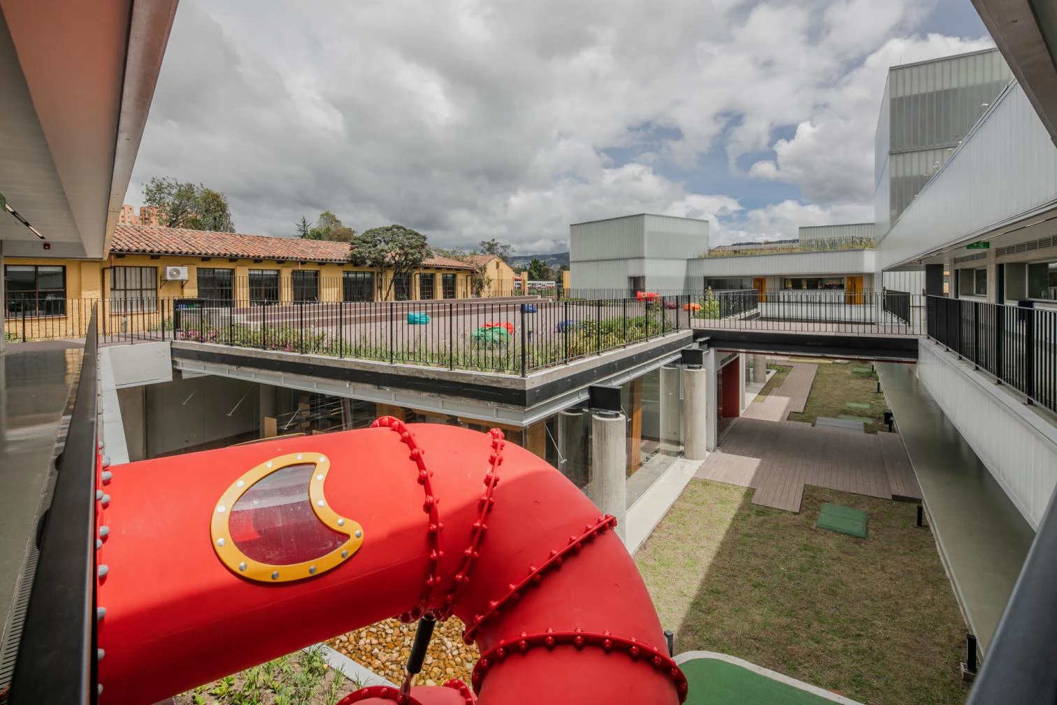 Ampliación del Colegio Helvetia en Bogotá
