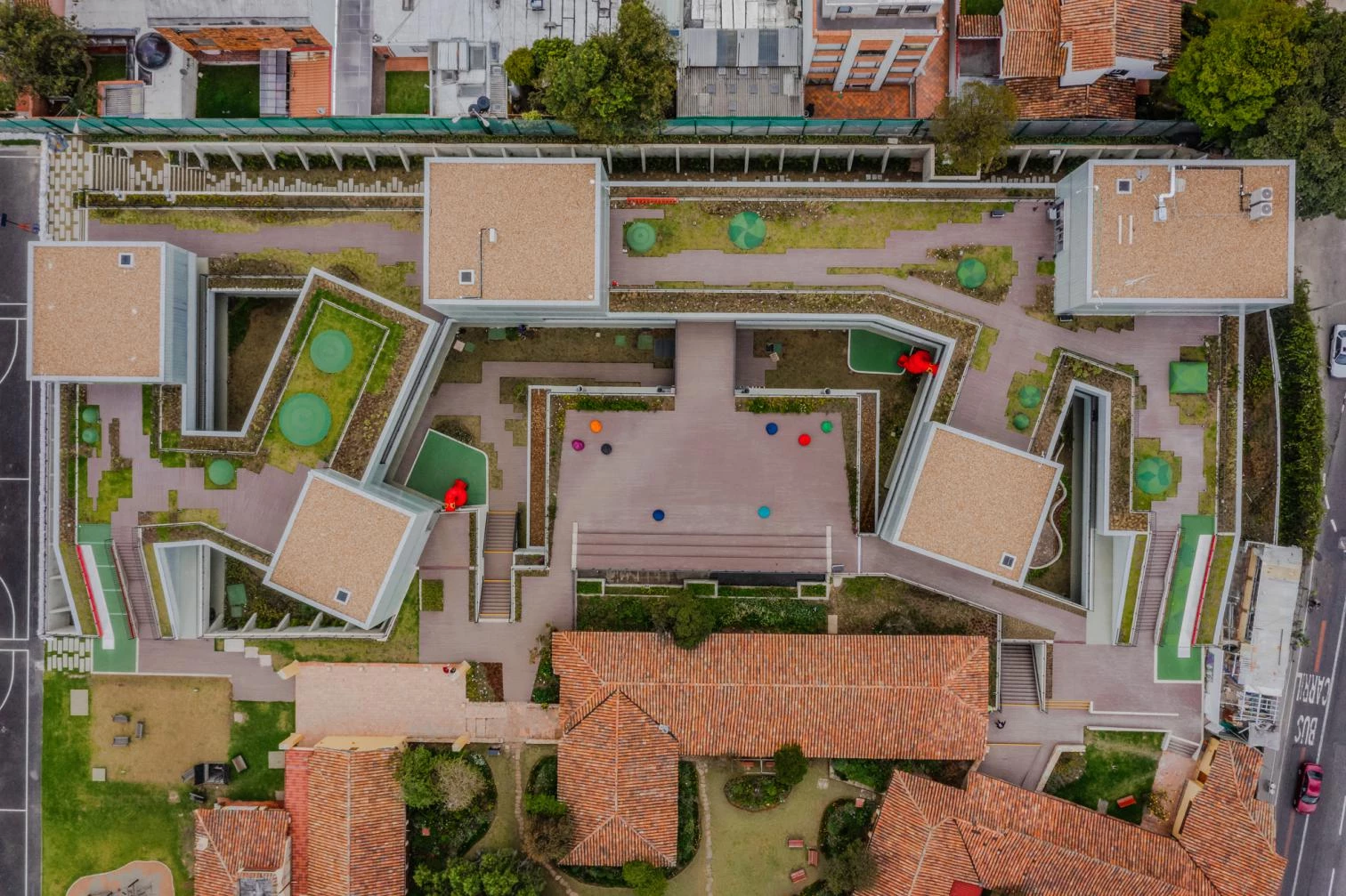 Ampliación del Colegio Helvetia en Bogotá