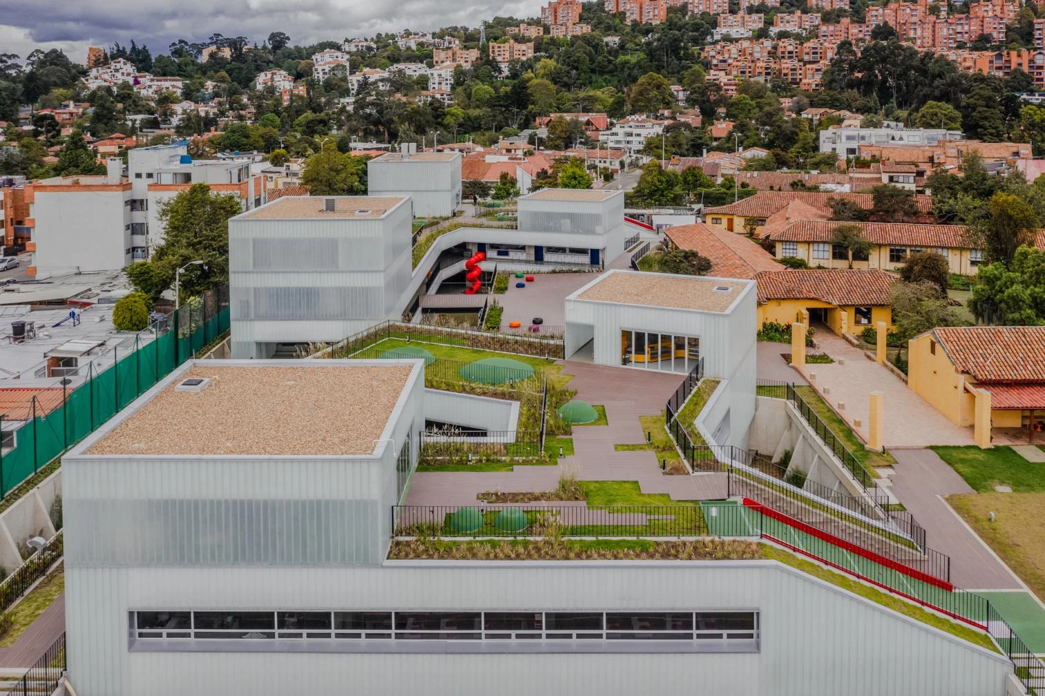 Ampliación del Colegio Helvetia en Bogotá