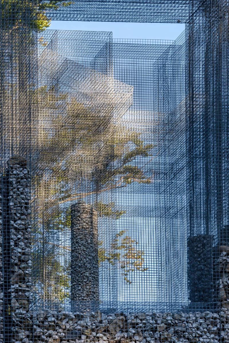Edoardo Tresoldi, ‘Simbiosi’ en Borgo Valsugana (Italia)
