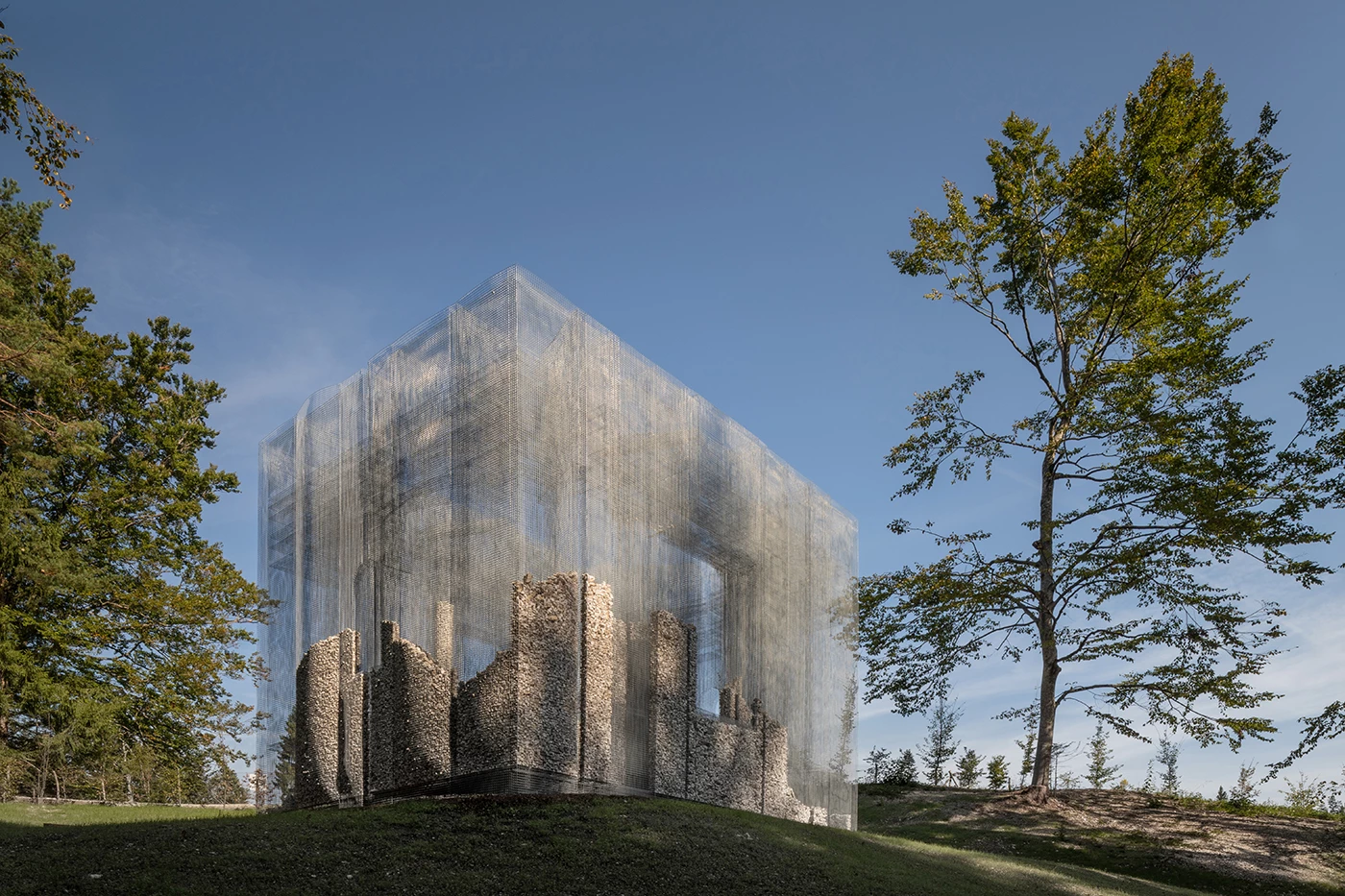 Edoardo Tresoldi, ‘Simbiosi’ en Borgo Valsugana (Italia)