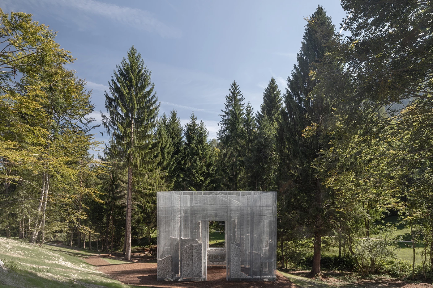 Edoardo Tresoldi, ‘Simbiosi’ en Borgo Valsugana (Italia)