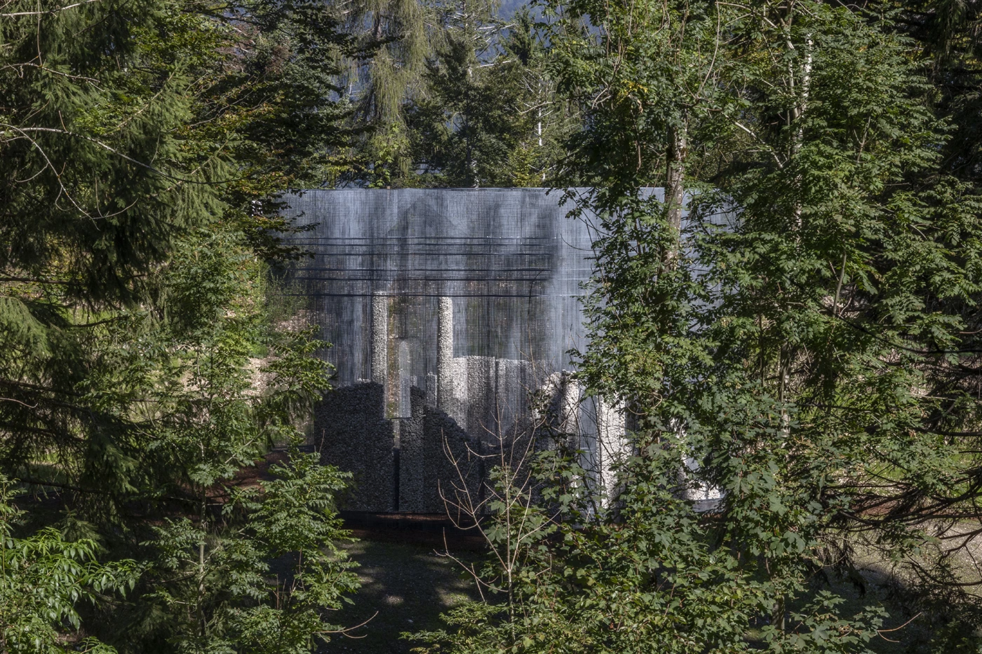 Edoardo Tresoldi, ‘Simbiosi’ en Borgo Valsugana (Italia)
