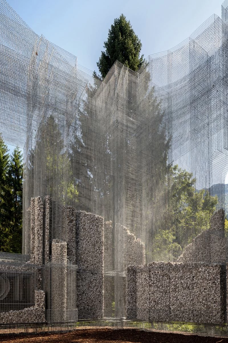 Edoardo Tresoldi, ‘Simbiosi’ en Borgo Valsugana (Italia)