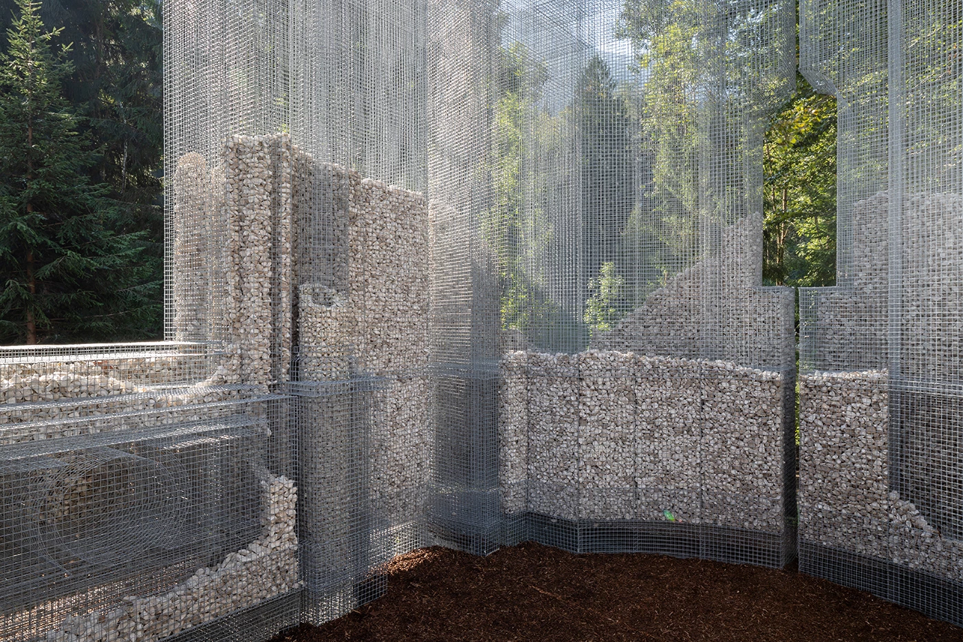 Edoardo Tresoldi, ‘Simbiosi’ en Borgo Valsugana (Italia)