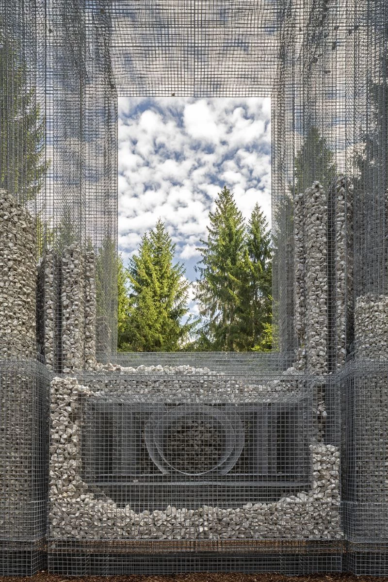 Edoardo Tresoldi, ‘Simbiosi’ en Borgo Valsugana (Italia)
