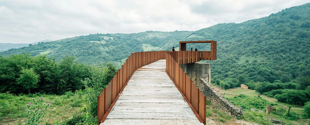 Zon-e Arquitectos, pasarela-mirador sobre las minas de Rioseco en Riosa