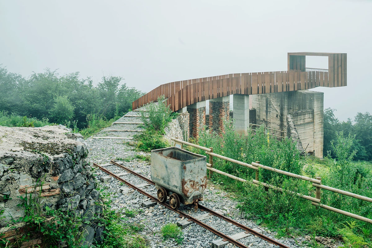 Zon-e Arquitectos, pasarela-mirador sobre las minas de Rioseco en Riosa