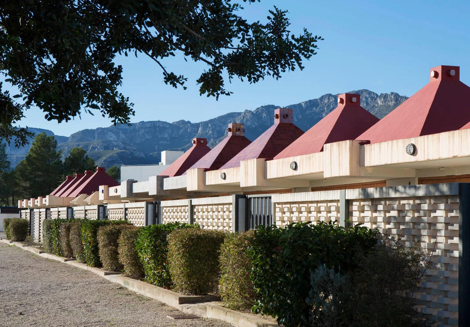 Rehabilitación de dos aulas de la escuela Aster en Vandellós y Hospitalet del Infante (Tarragona)