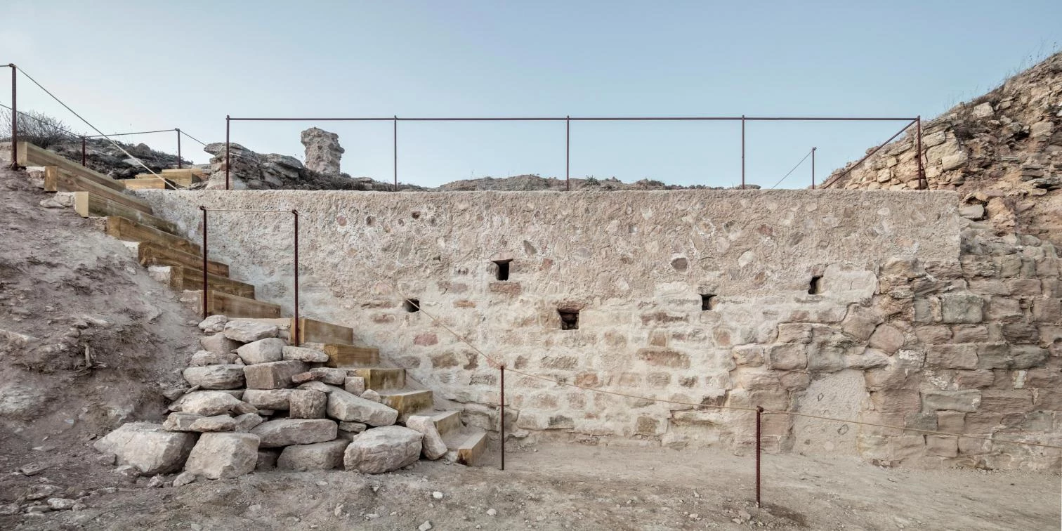 Adecuación paisajística del recinto amurallado y la capilla del Castillo de Jorba
