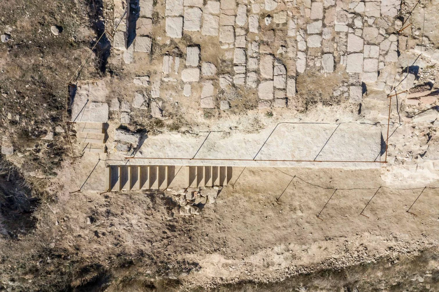 Adecuación paisajística del recinto amurallado y la capilla del Castillo de Jorba