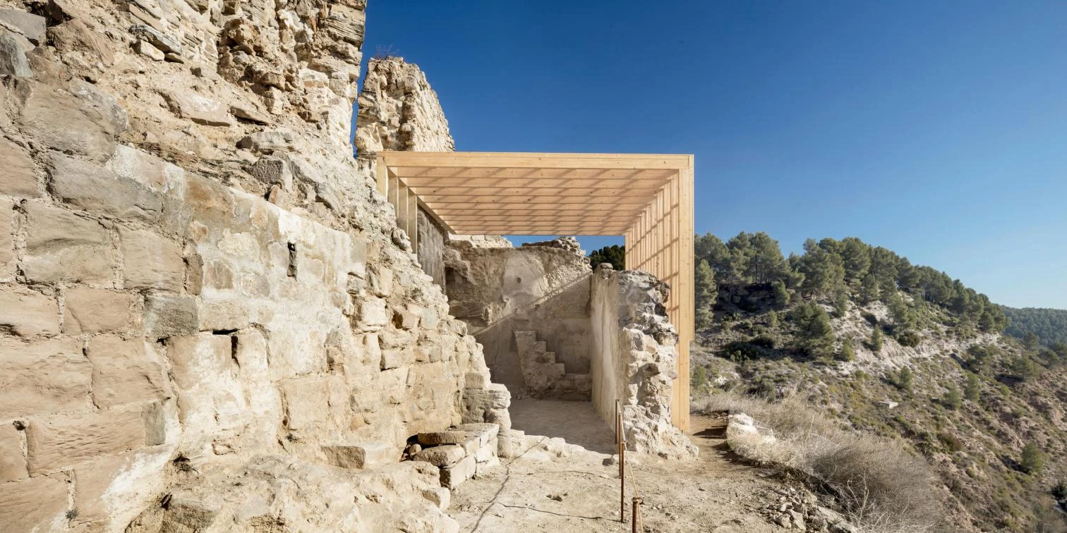 Adecuación paisajística del recinto amurallado y la capilla del Castillo de Jorba