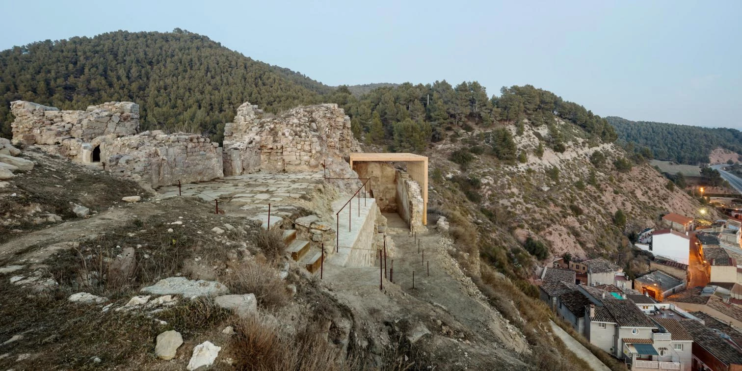 Adecuación paisajística del recinto amurallado y la capilla del Castillo de Jorba
