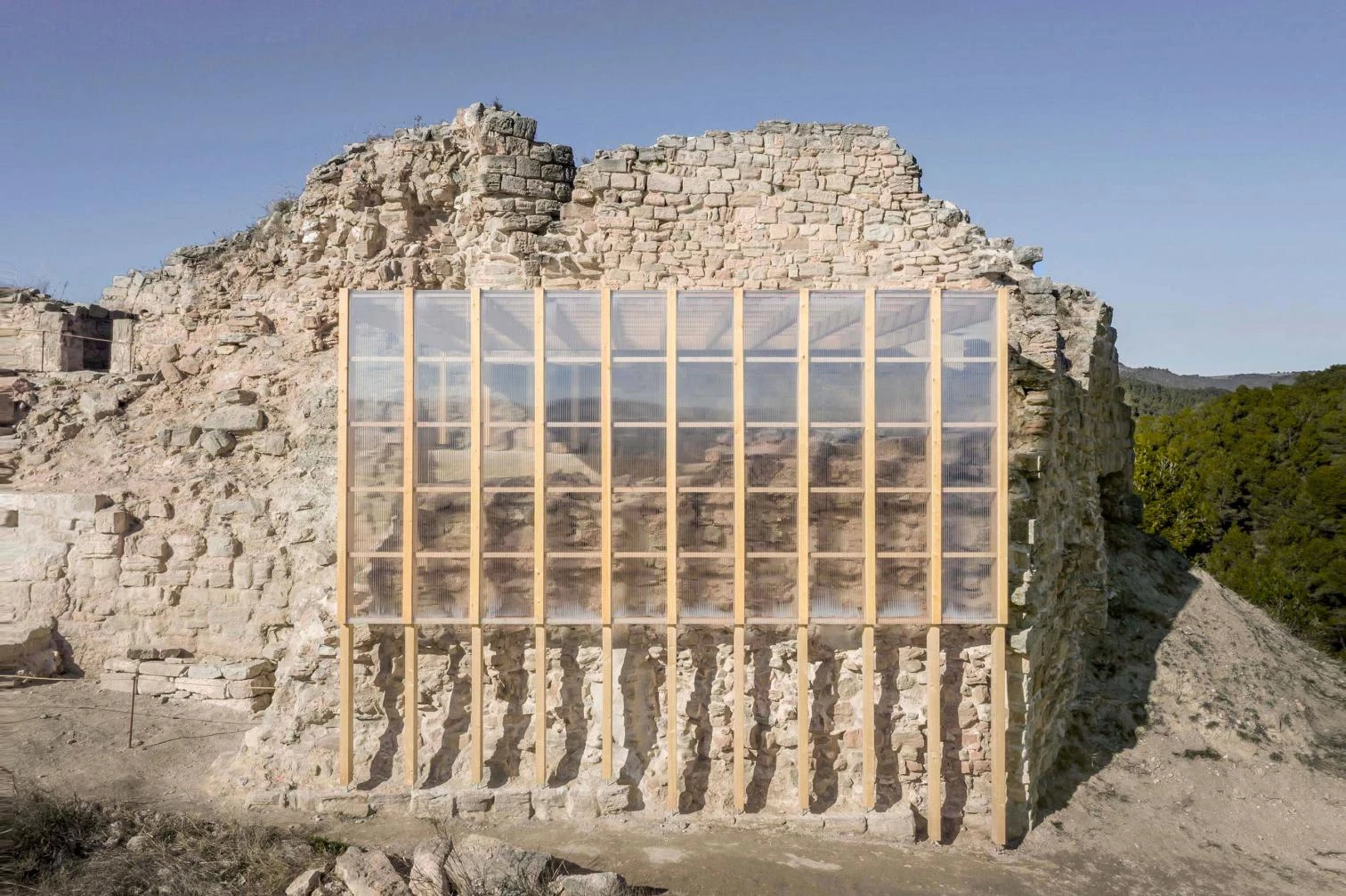 Adecuación paisajística del recinto amurallado y la capilla del Castillo de Jorba