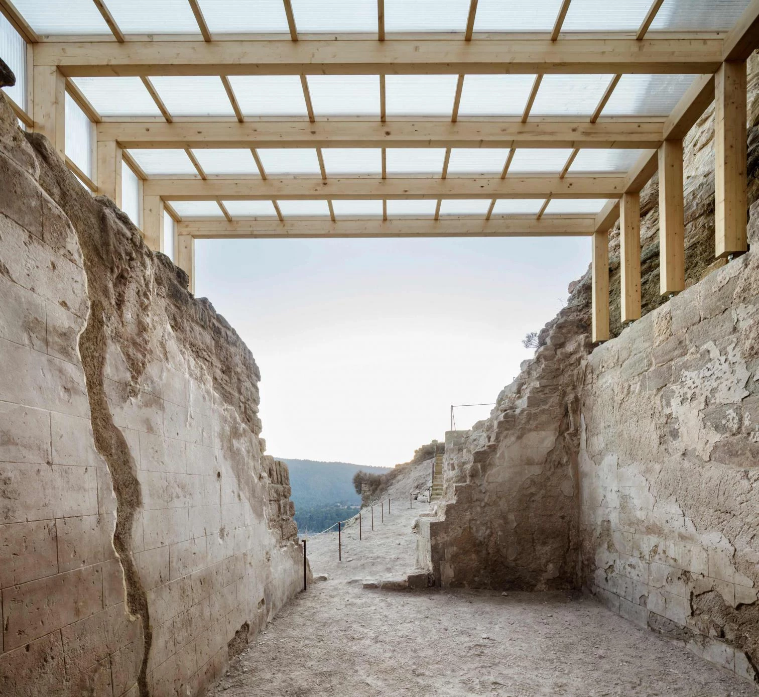 Adecuación paisajística del recinto amurallado y la capilla del Castillo de Jorba