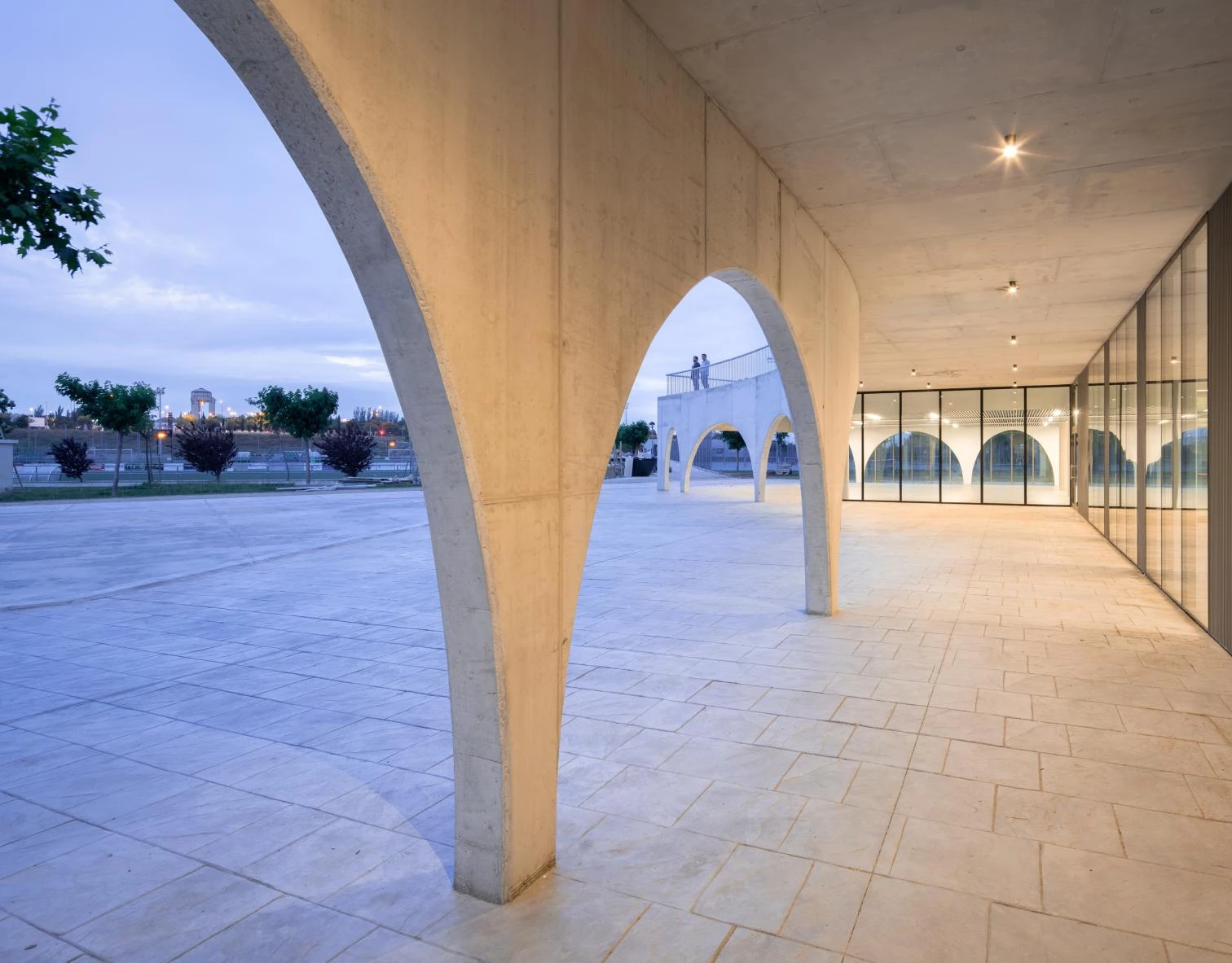 Café/restaurant pavilion at Miralbueno-El Olivar Sports Club in Zaragoza