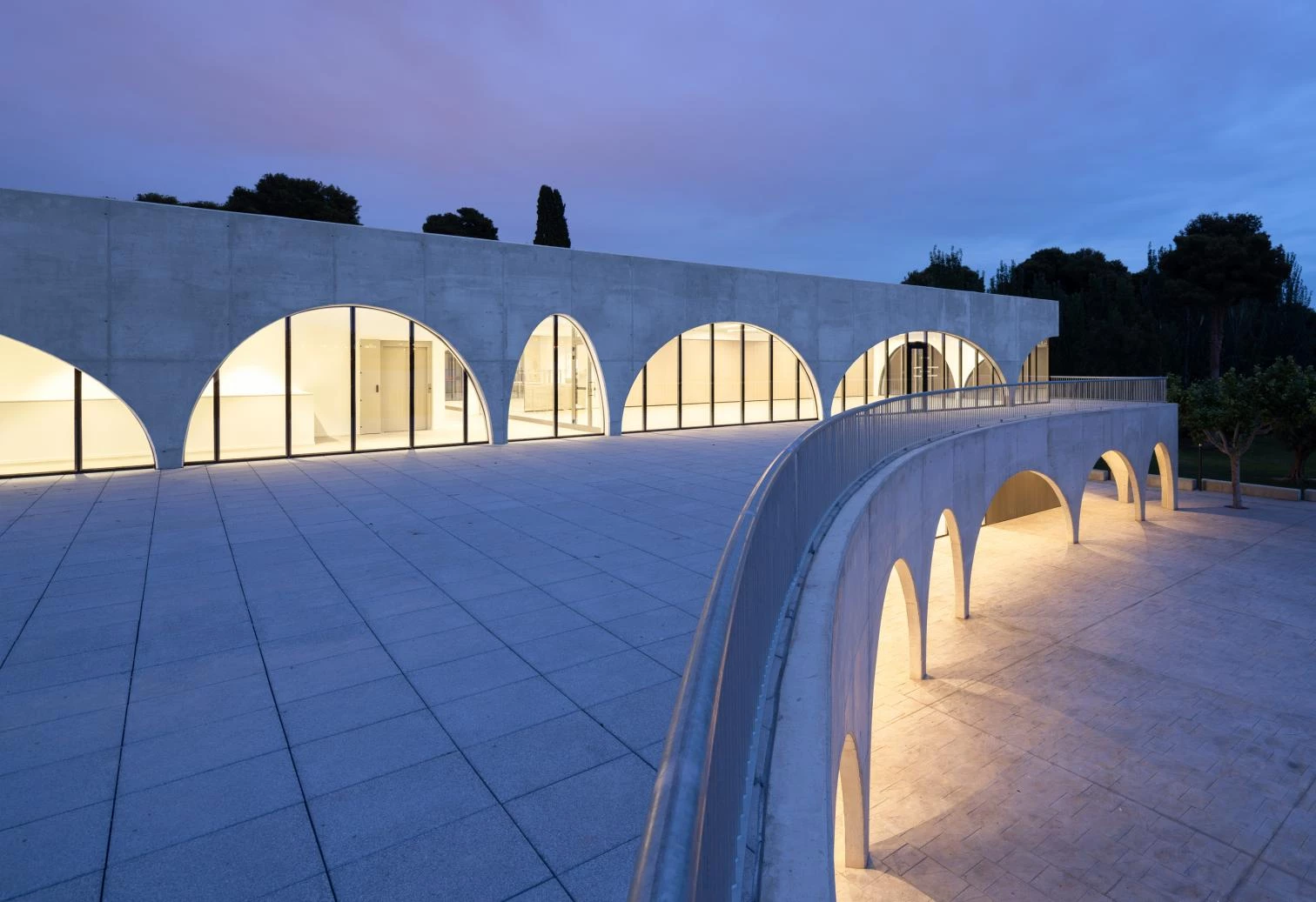 Café/restaurant pavilion at Miralbueno-El Olivar Sports Club in Zaragoza