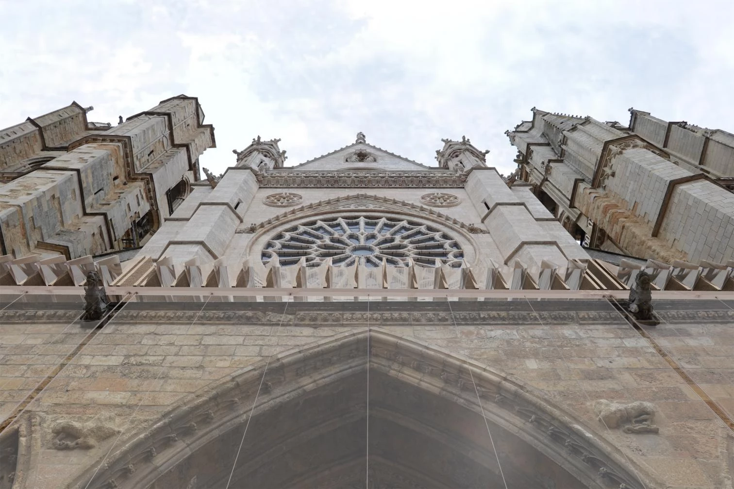 Protección del pórtico occidental de la Catedral de León