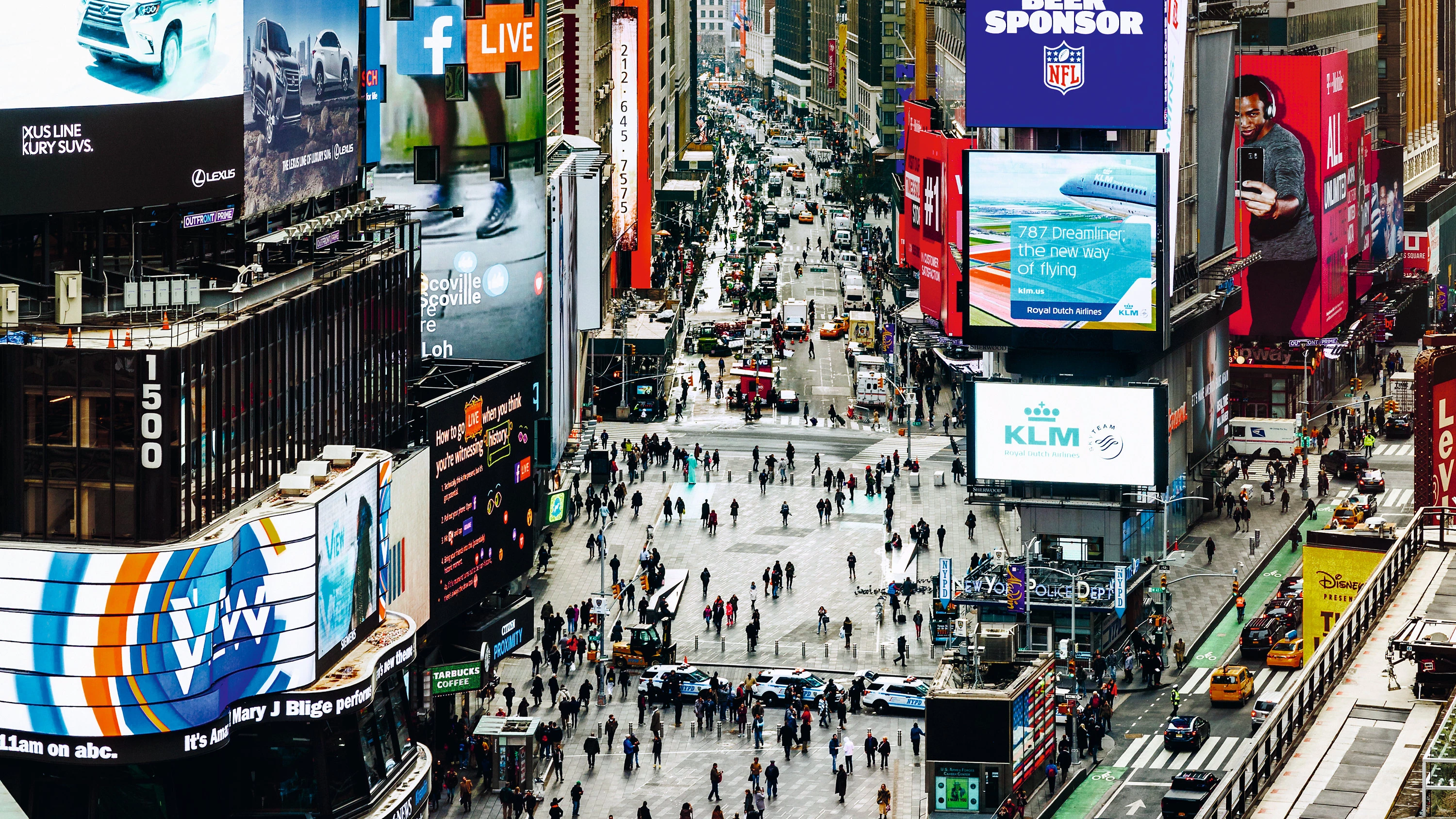 Times Square Celebrates Grand Opening of Snøhetta-Designed Transformation