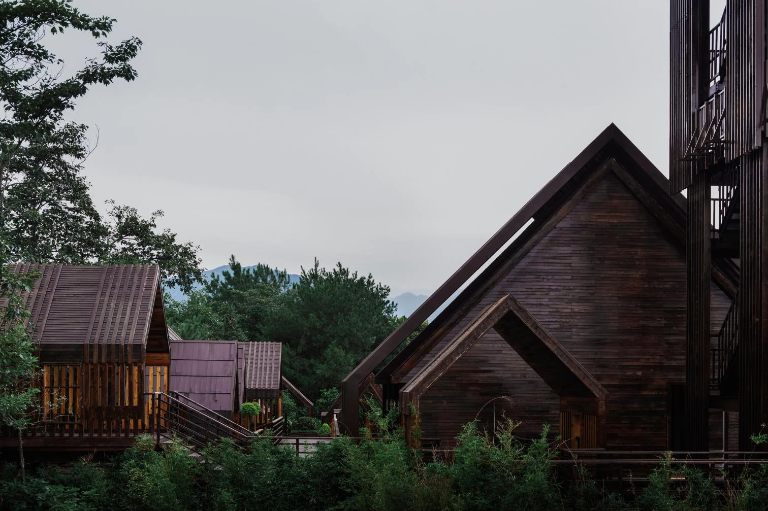 El pueblo de las cabañas de madera en Jiujiang