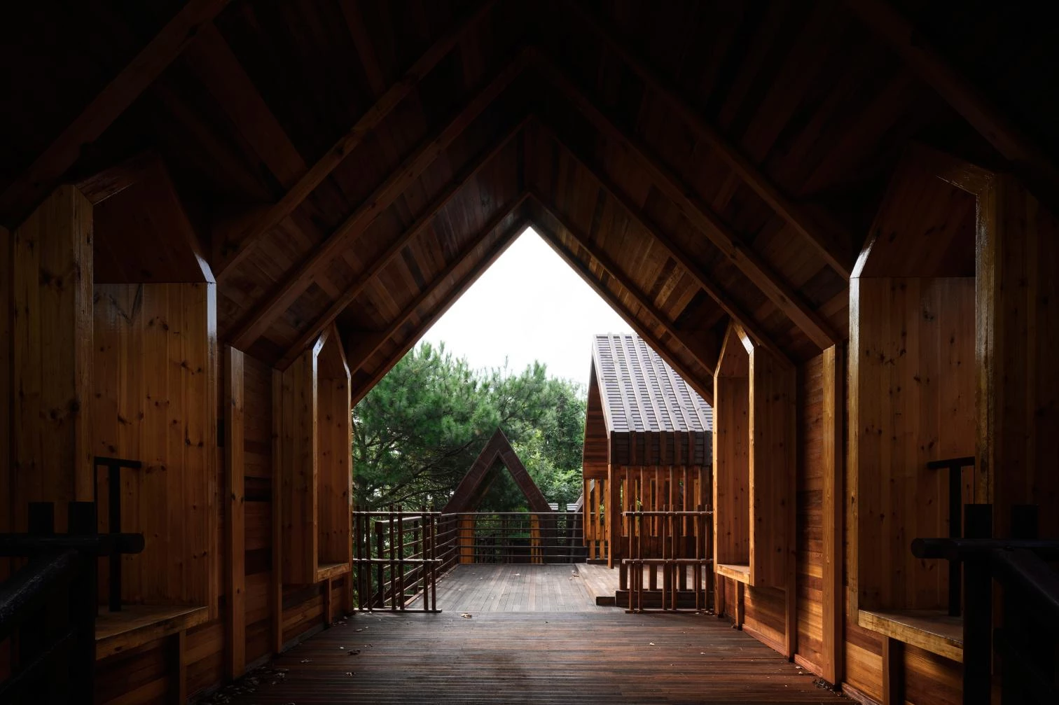 El pueblo de las cabañas de madera en Jiujiang