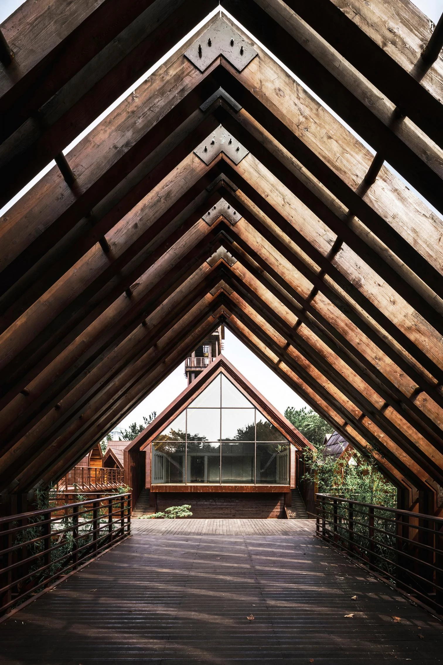 El pueblo de las cabañas de madera en Jiujiang