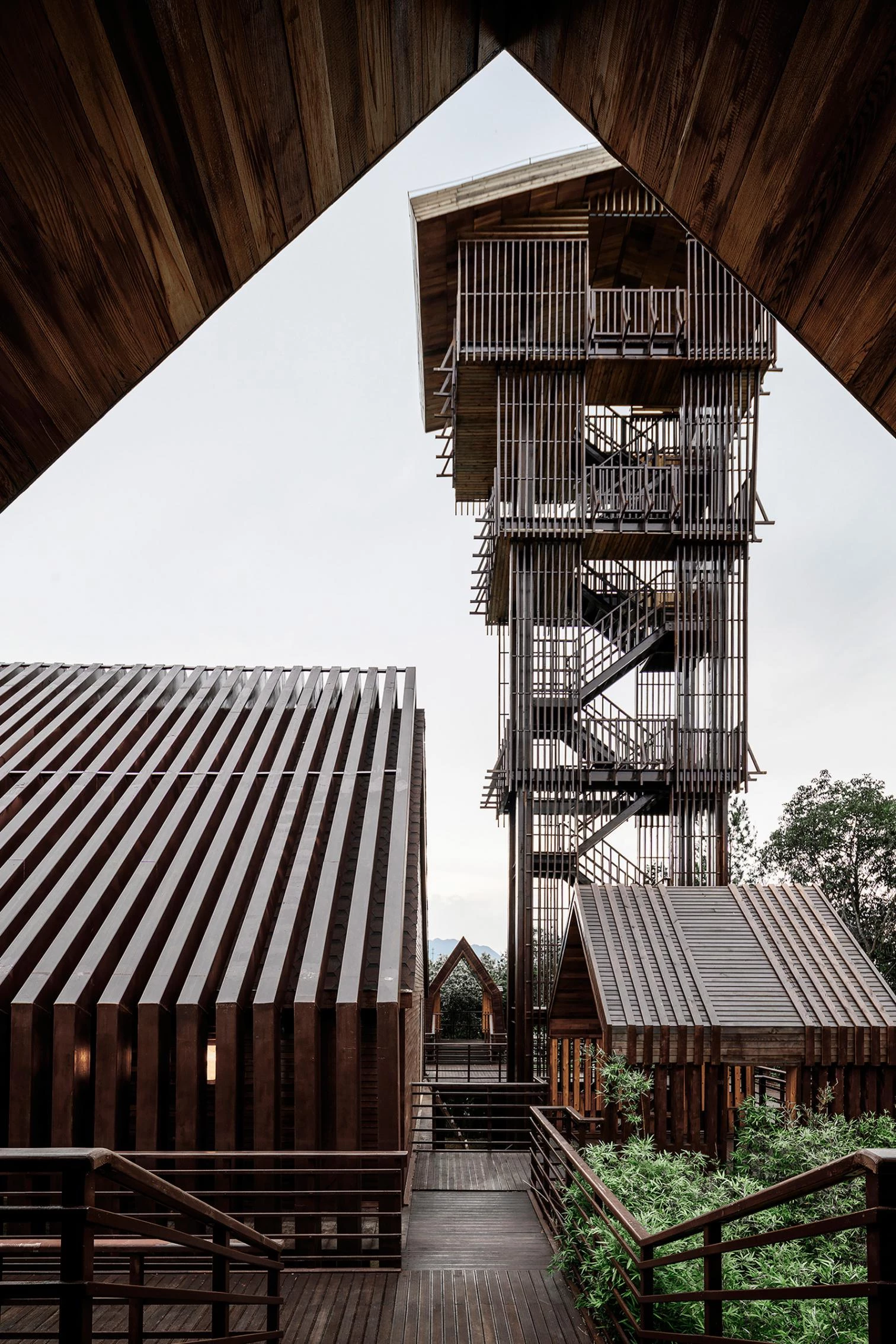 El pueblo de las cabañas de madera en Jiujiang