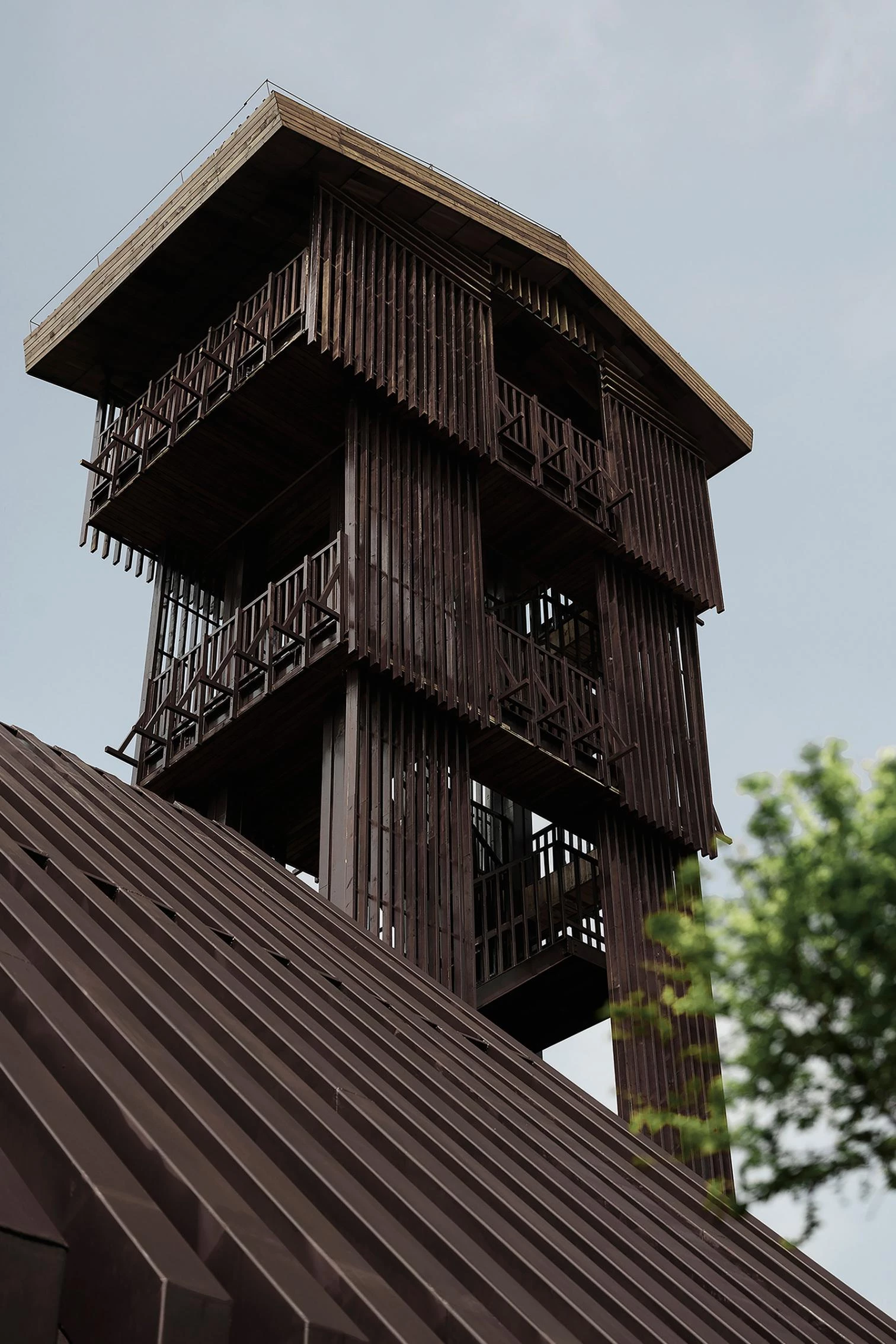 El pueblo de las cabañas de madera en Jiujiang