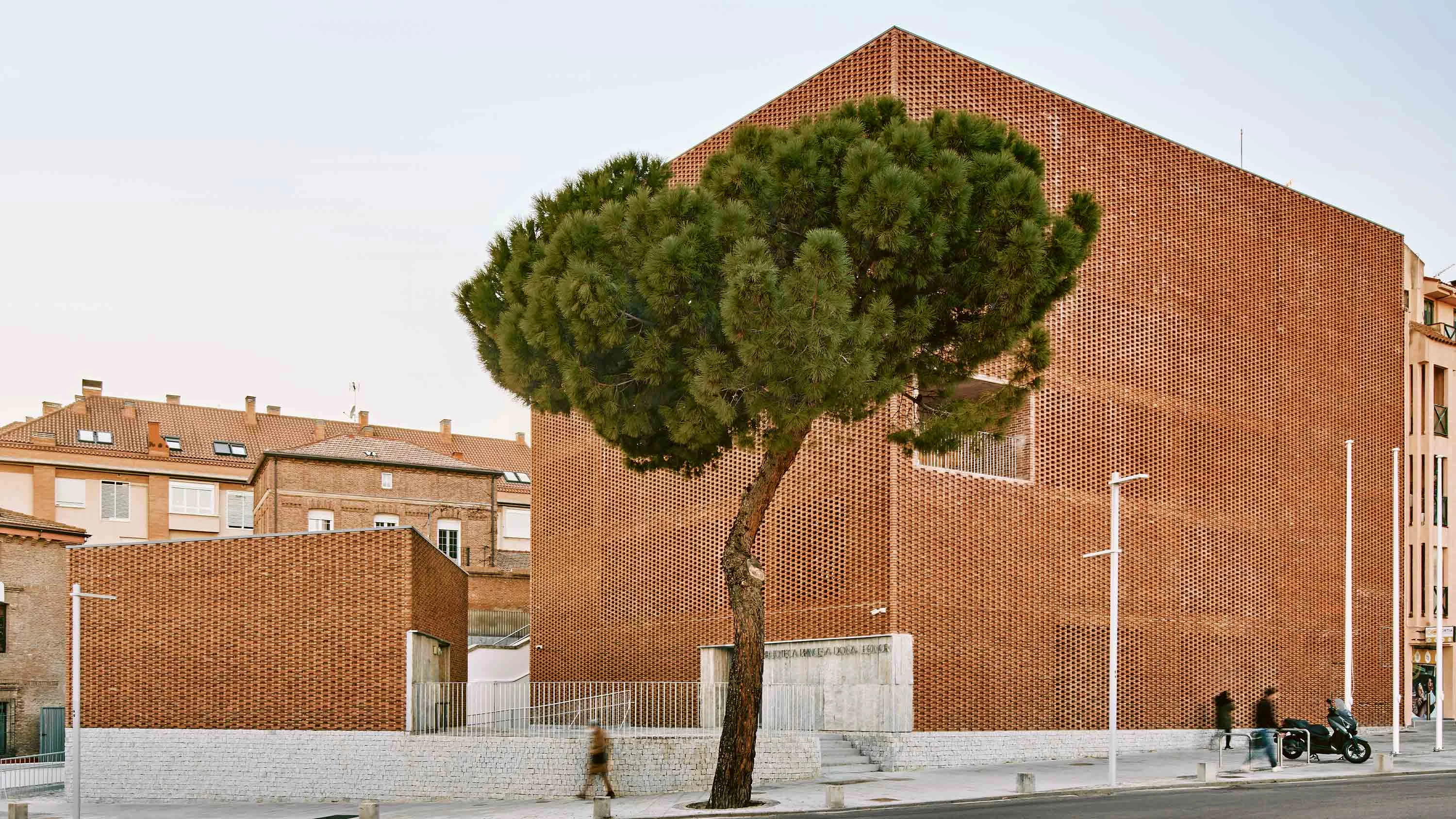 Tres Piezas Apartment Renovation / Estudio Gonzalo del Val + Toni Gelabert  Arquitectes