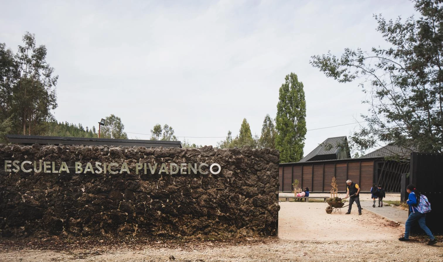 Pivadenco rural school in Los Sauces