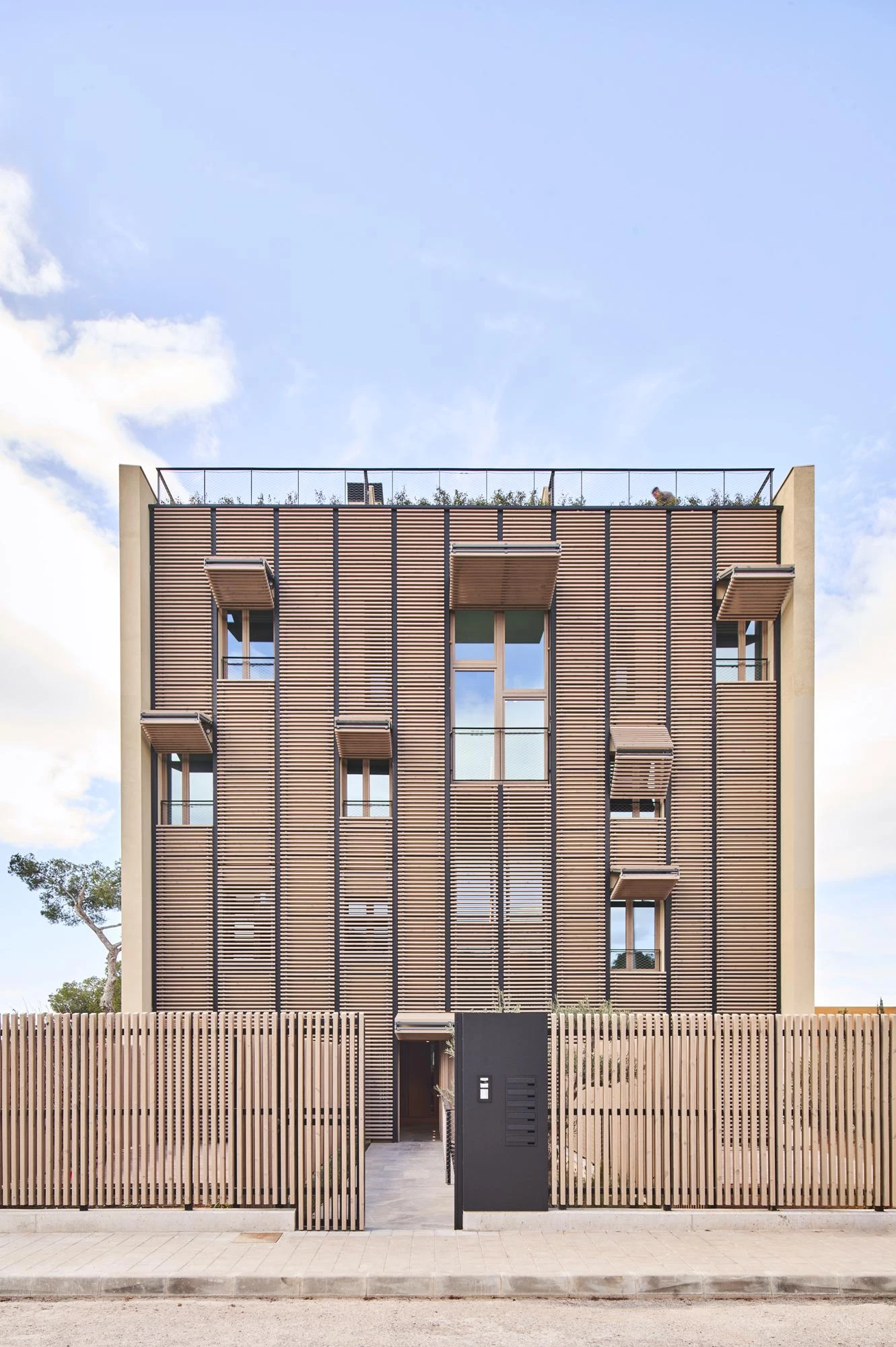 Paral-lel residential blocks in Palma de Mallorca