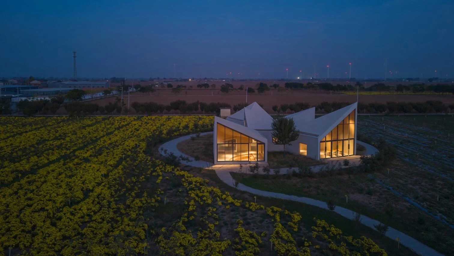 La Biblioteca en el Campo de Crisantemos de Hielo en Xiuwu