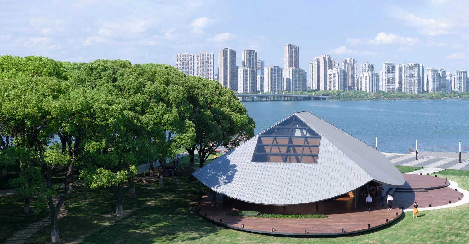 Jinji Lake Pavilion in Suzhou