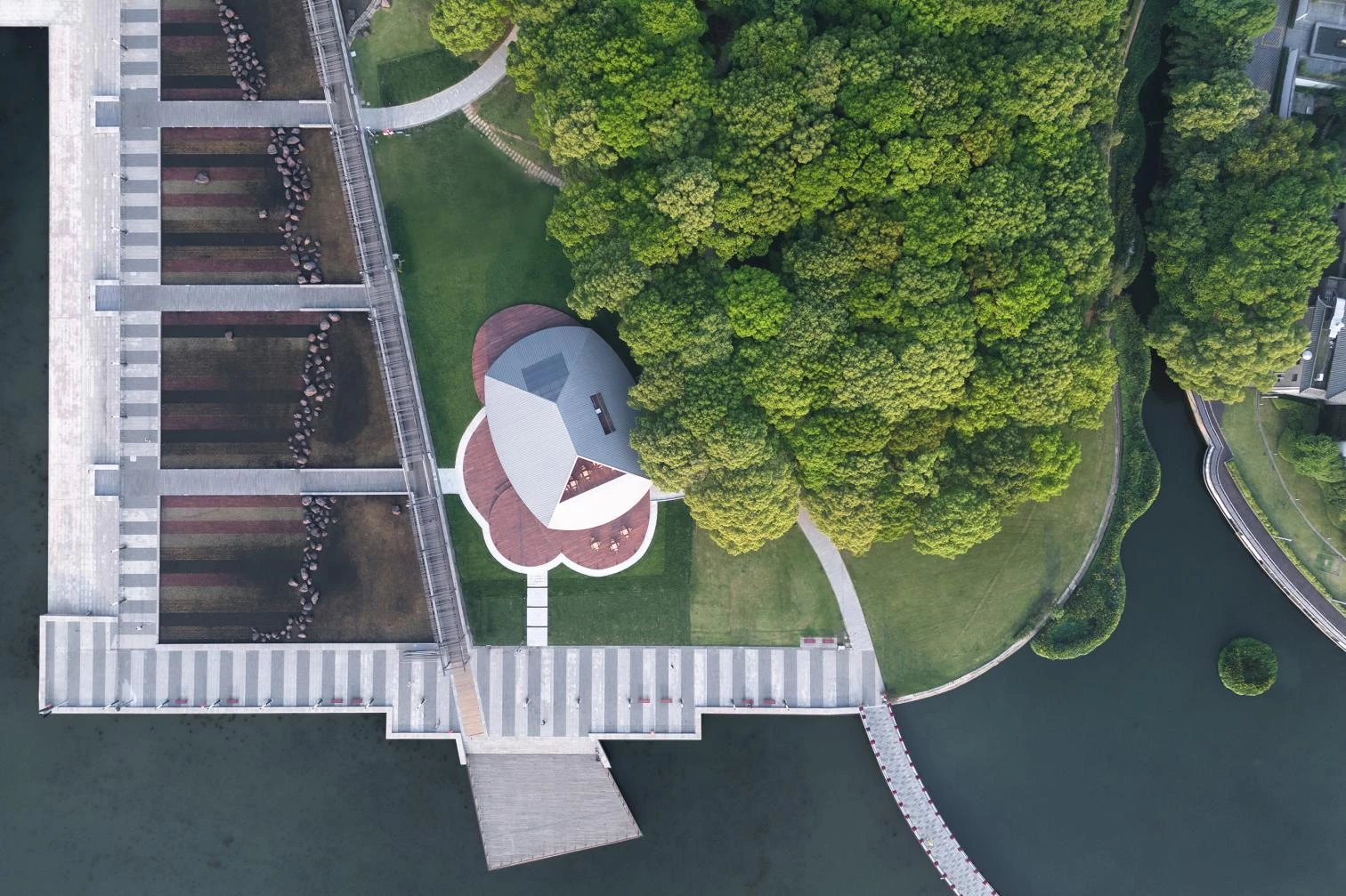 Jinji Lake Pavilion in Suzhou