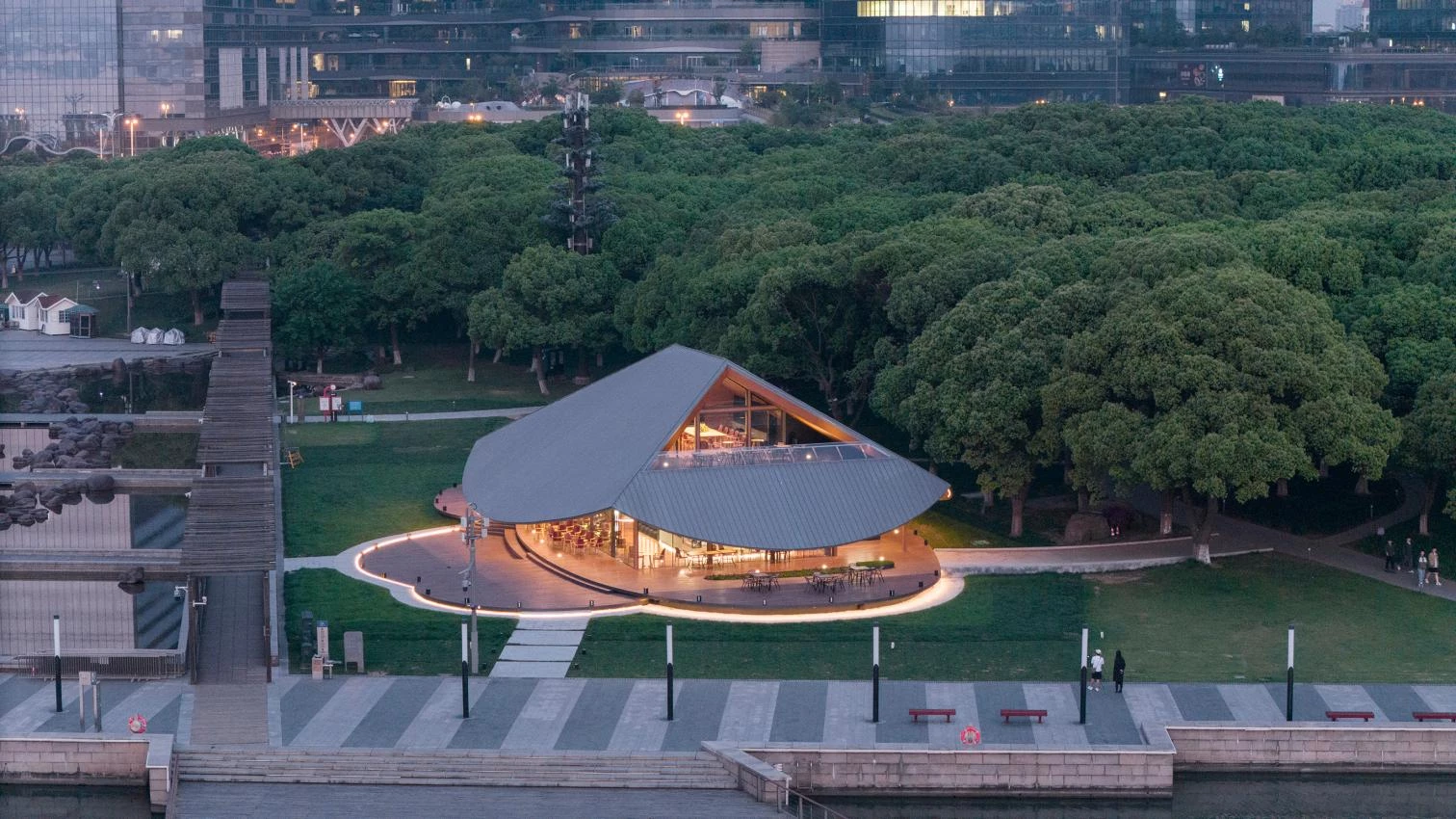Jinji Lake Pavilion in Suzhou