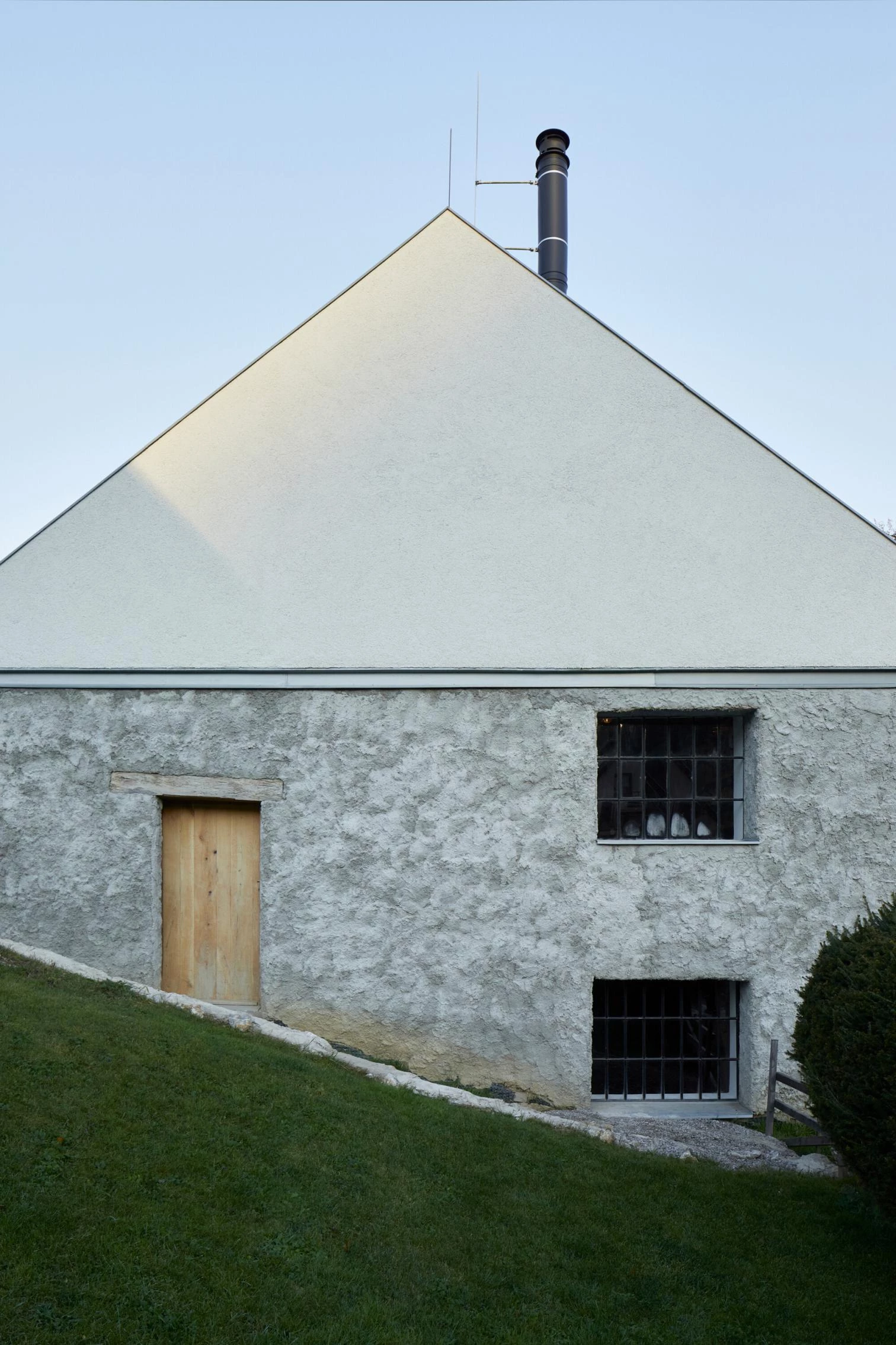 Casa nueva con molino antiguo