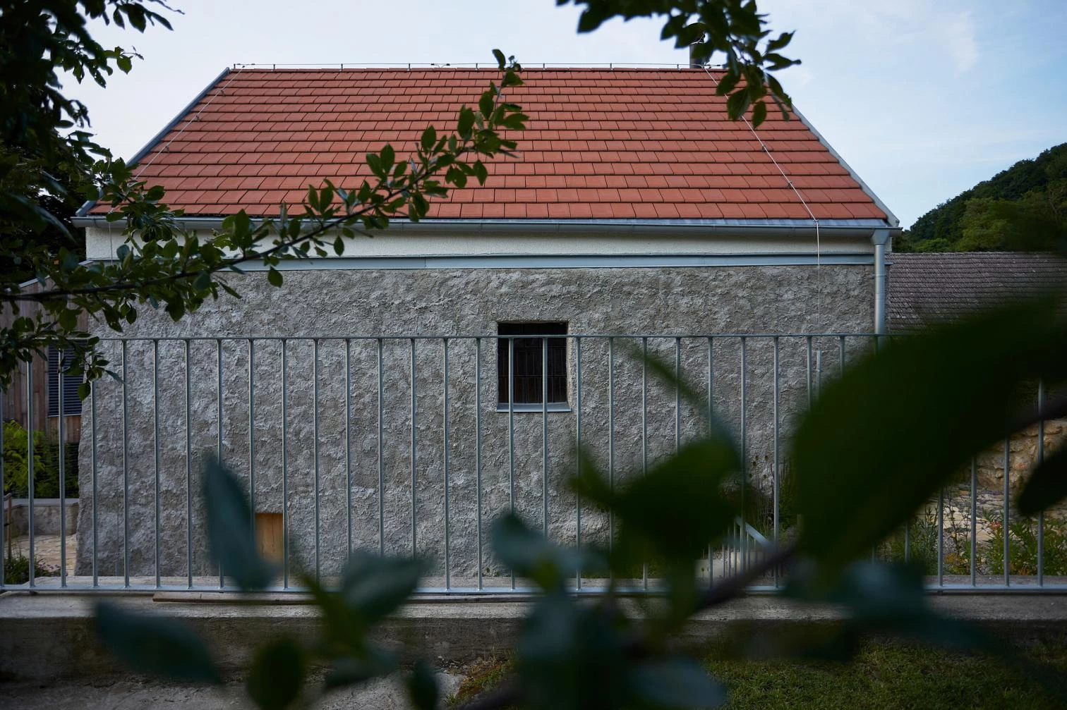Casa nueva con molino antiguo