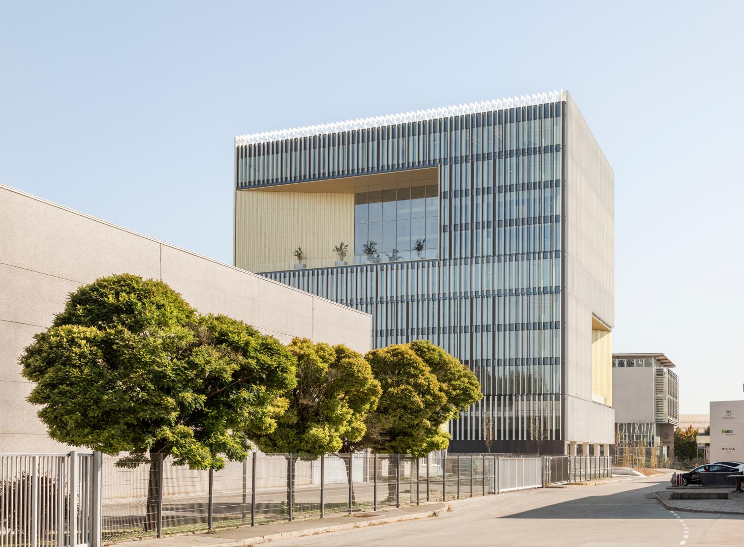 Edificio de oficinas DCB Montana en Liubliana
