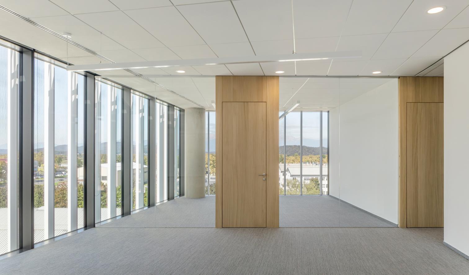 Edificio de oficinas DCB Montana en Liubliana