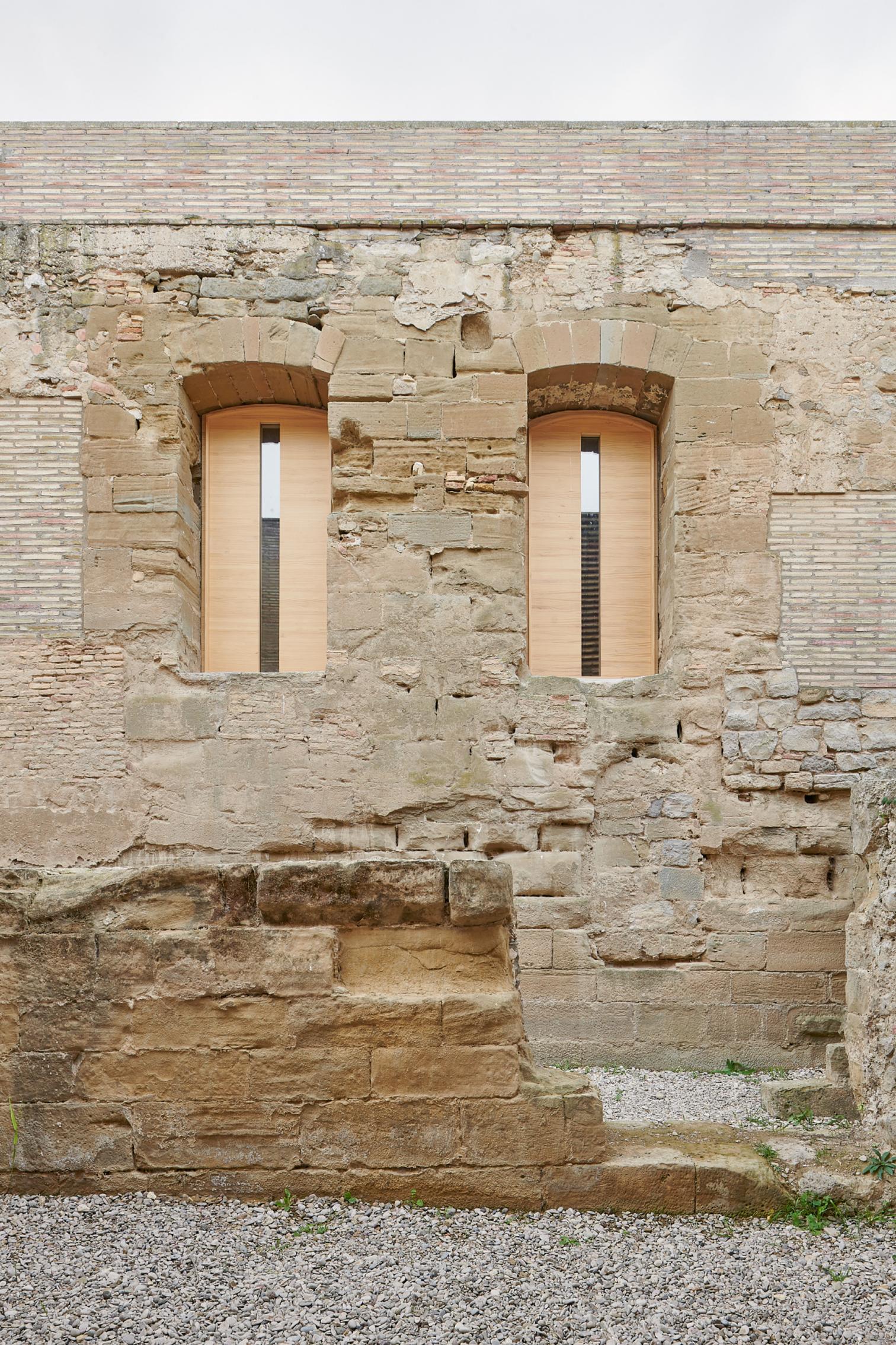 Adecuación de la nave de dormitorios del Monasterio de Sijena