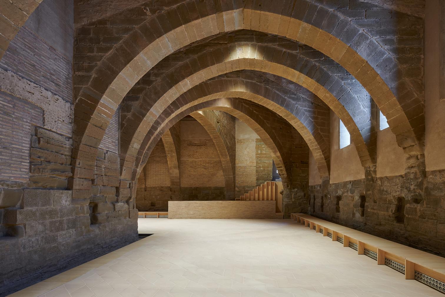 Adecuación de la nave de dormitorios del Monasterio de Sijena