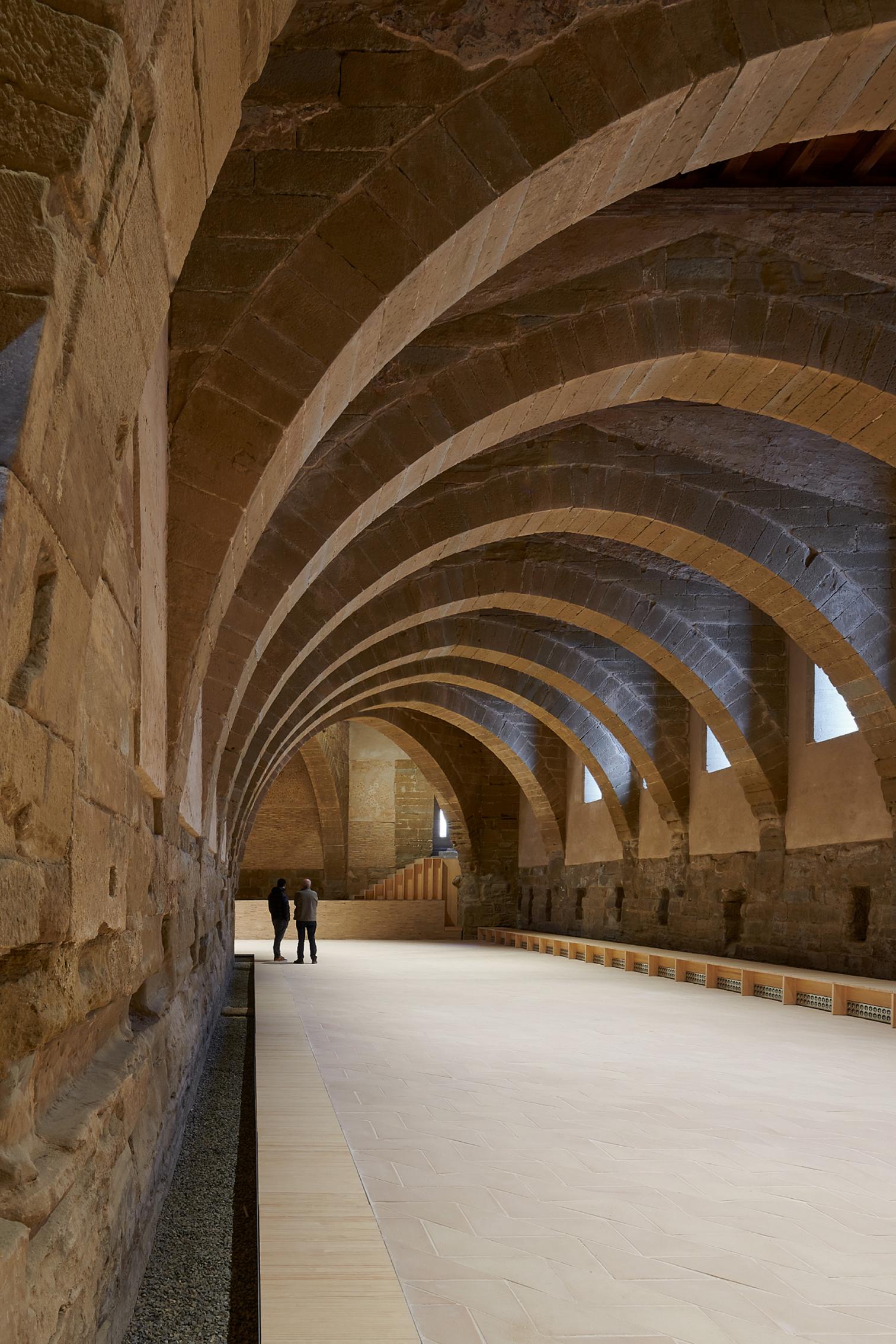 Adecuación de la nave de dormitorios del Monasterio de Sijena