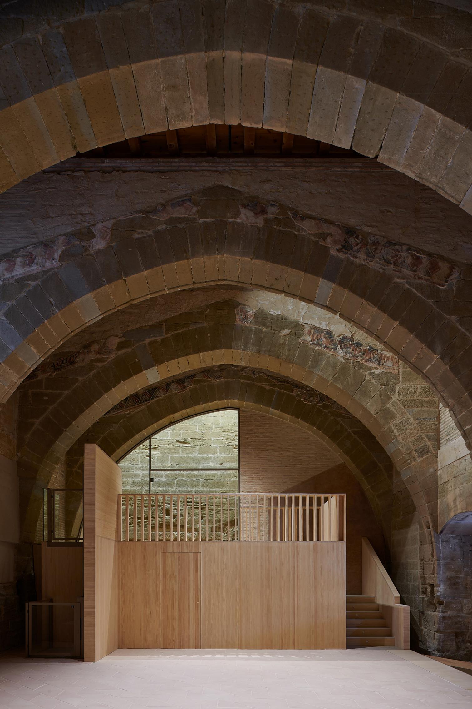 Adecuación de la nave de dormitorios del Monasterio de Sijena