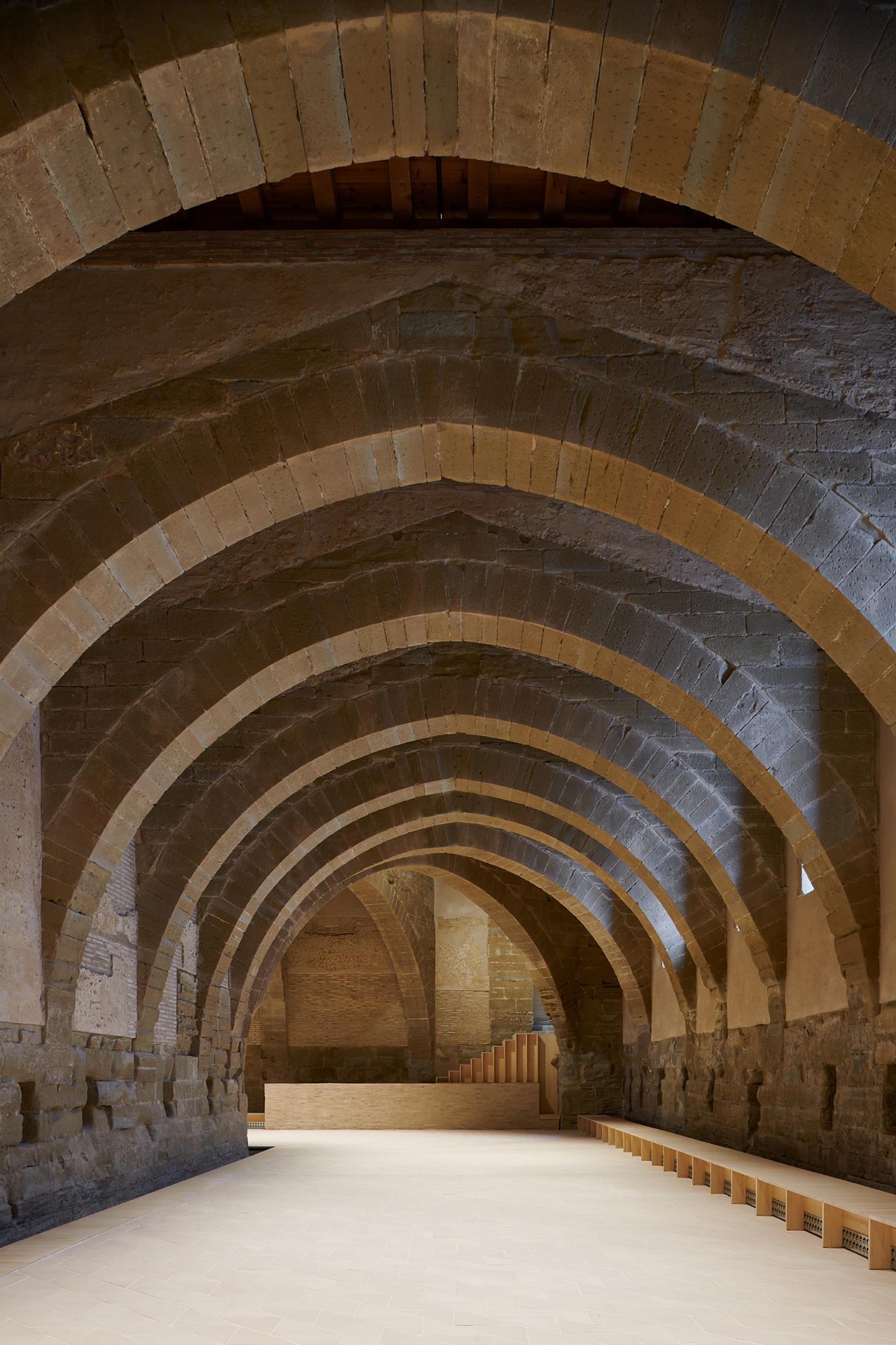Adecuación de la nave de dormitorios del Monasterio de Sijena