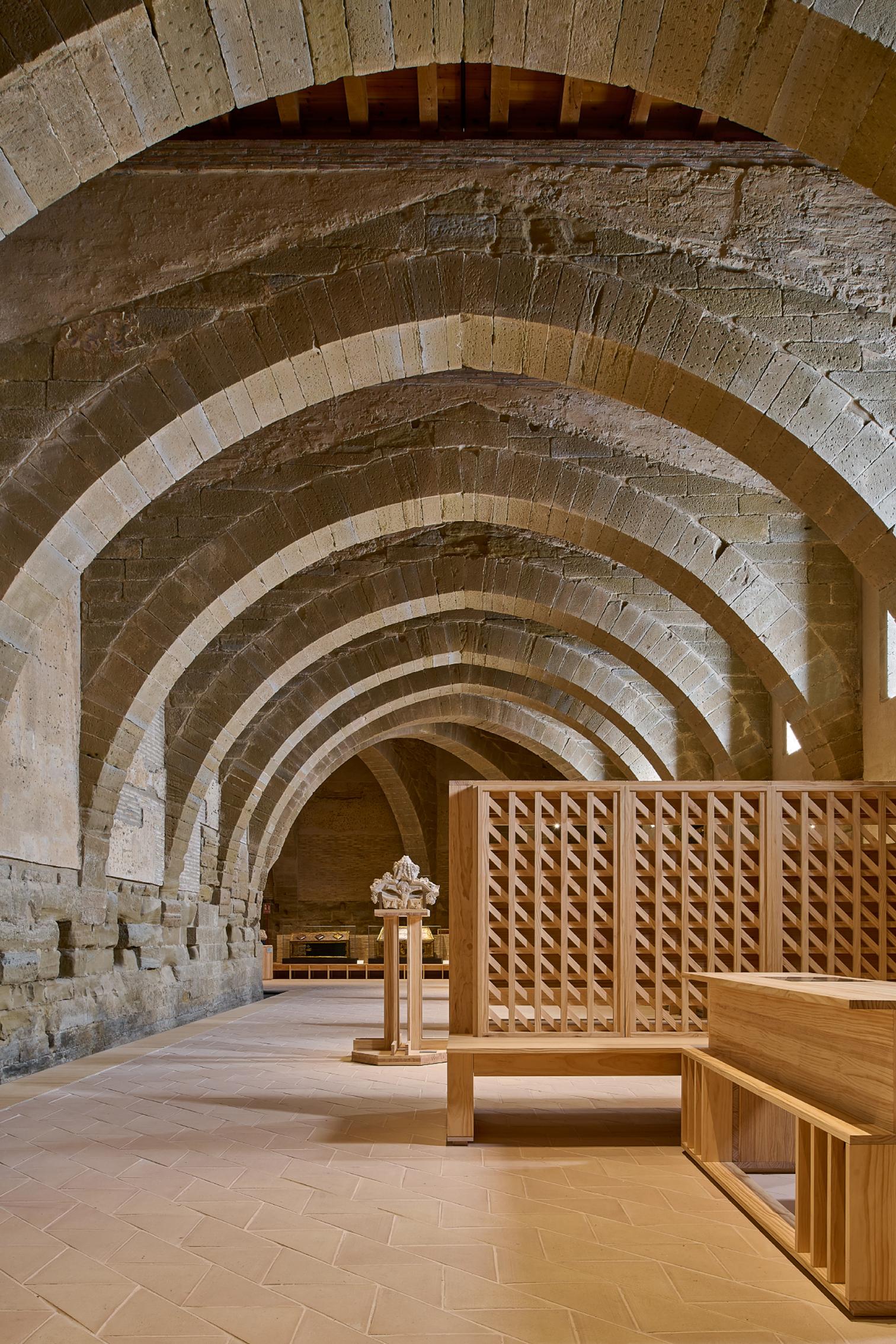 Adecuación de la nave de dormitorios del Monasterio de Sijena
