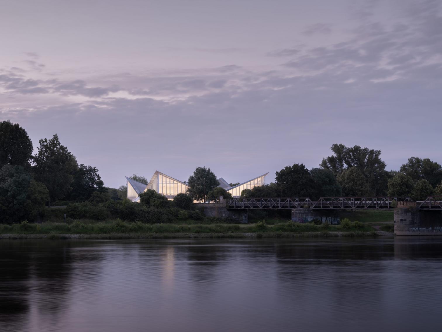 Refurbishment of Hyparschale in Magdeburg