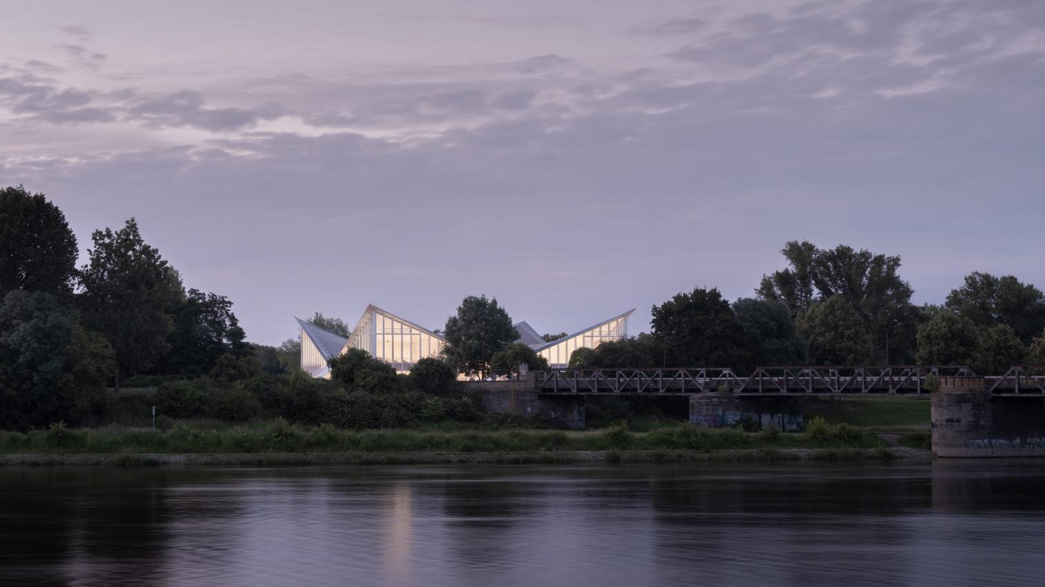 Refurbishment of Hyparschale in Magdeburg